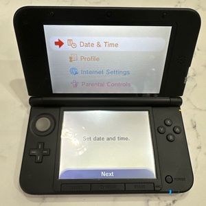 Nintendo 3DS XL Video Game System. 3 Games Included